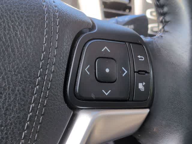 Used 2016 Toyota Highlander XLE AWD/4WD image 27