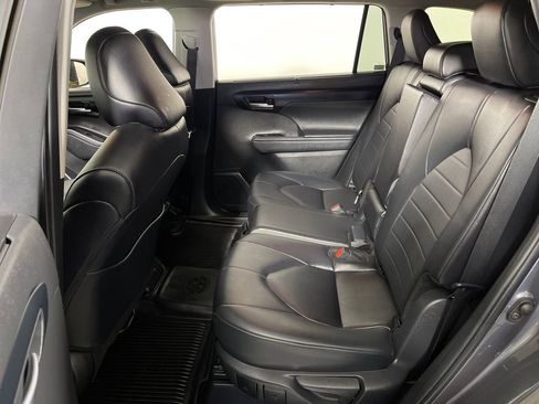 Certified 2024 Toyota Highlander XLE image 13