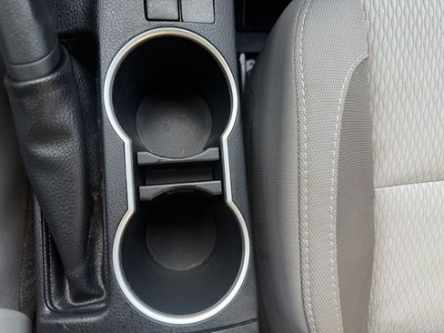 Used 2018 Toyota Corolla LE w/ Carpet Mat Package (TMS) FWD image 18