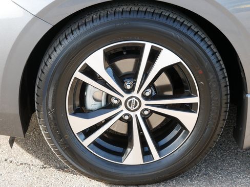 Certified 2022 Nissan Sentra SV image 15