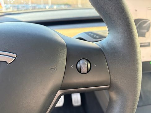 Used 2023 Tesla Model Y Performance image 7