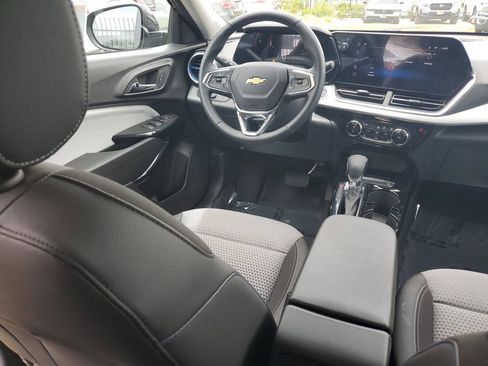 Used 2026 Chevrolet Trax LT w/ LT Convenience Package FWD image 12