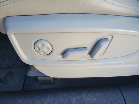 Used 2022 Audi Q5 2.0T Premium w/ Convenience Package image 27