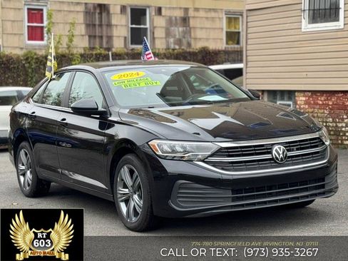 Used 2024 Volkswagen Jetta SE image 3