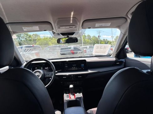 Used 2025 Nissan Kicks SR AWD/4WD image 16