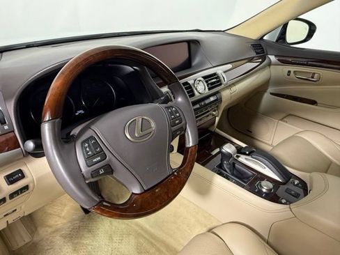 Used 2016 Lexus LS 460 w/ Comfort Package RWD image 16