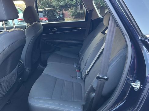 Used 2020 Kia Sorento LX w/ LX I4 Convenience Package image 11