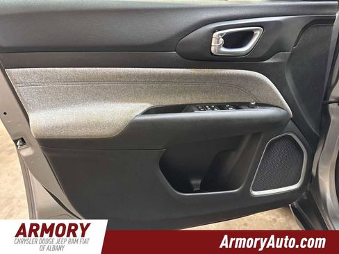 Used 2024 Jeep Compass Latitude image 7