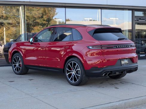 Used 2024 Porsche Cayenne S image 3