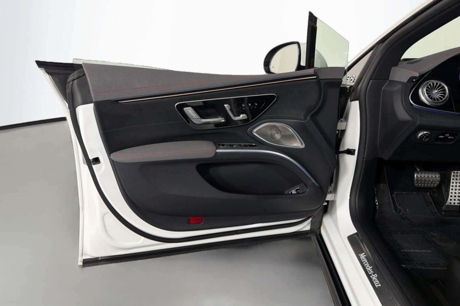 Certified 2022 Mercedes-Benz EQS 580 4MATIC Sedan image 23
