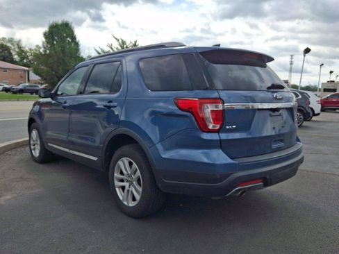 Used 2018 Ford Explorer XLT AWD/4WD image 3