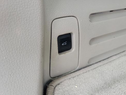 Used 2013 Lincoln MKX FWD image 13