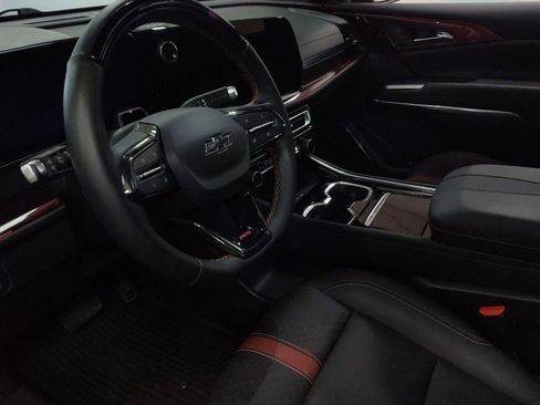 Used 2024 Chevrolet Traverse RS image 2