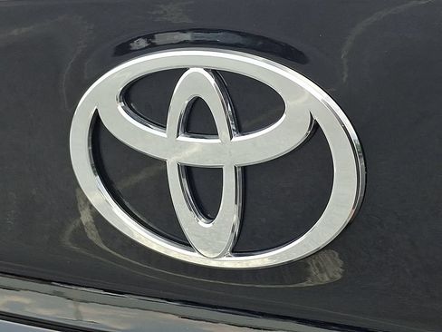Used 2025 Toyota Camry SE FWD image 31