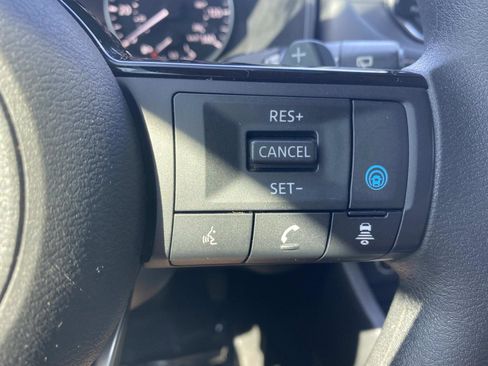 Used 2022 Nissan Rogue SV image 22