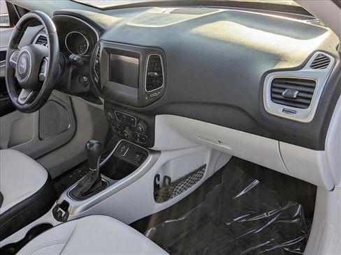 Used 2019 Jeep Compass Latitude FWD image 19