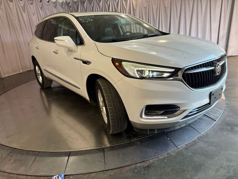 Used 2020 Buick Enclave Essence w/ Sound and Sites Package AWD/4WD image 3
