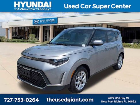 Used 2023 Kia Soul LX w/ LX Technology Package FWD image 1