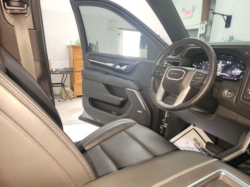 Used 2023 GMC Yukon Denali AWD/4WD image 15