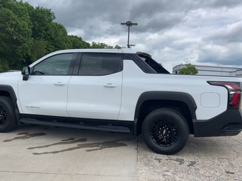 New 2025 Chevrolet Silverado EV LT image 6