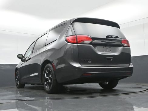 Used 2020 Chrysler Pacifica Touring-L image 82