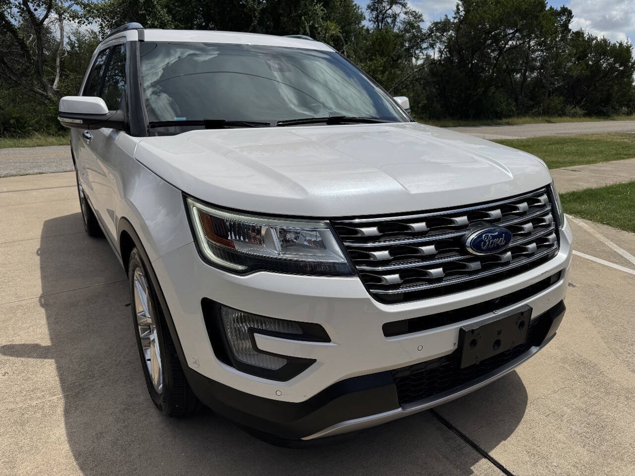 Used 2016 Ford Explorer Limited w/ Equipment Group 301A FWD image 2