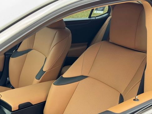 Certified 2024 Lexus ES 350 w/ Premium Package image 18