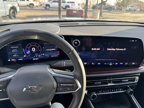 Used 2025 Chevrolet Traverse Z71 image 8