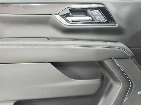 Used 2025 GMC Yukon Elevation RWD image 34