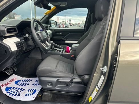 Used 2024 Toyota Tacoma TRD Sport image 9