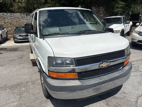 Used 2016 Chevrolet Express 3500 LT w/ LT Preferred Equipment Group RWD image 3