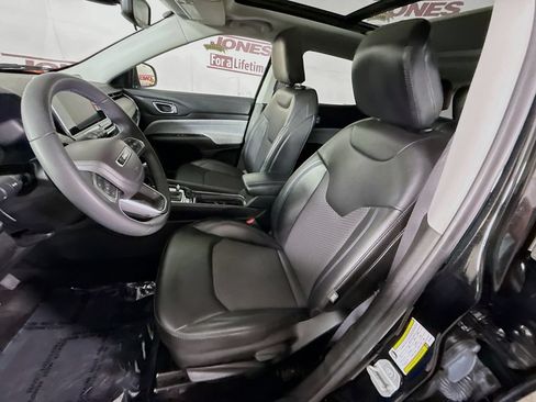 Used 2022 Jeep Compass Latitude w/ Sun and Sound Group AWD/4WD image 27