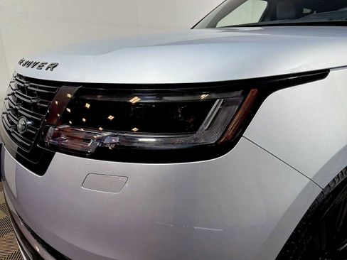 Used 2025 Land Rover Range Rover Long Wheelbase SE image 25