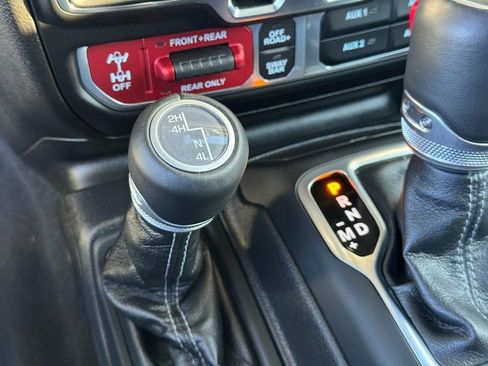 Used 2025 Jeep Wrangler Unlimited Rubicon image 23