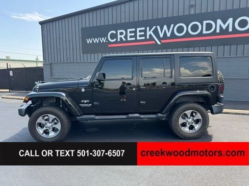 Used 2017 Jeep Wrangler Unlimited Sahara w/ Connectivity Group AWD/4WD image 6