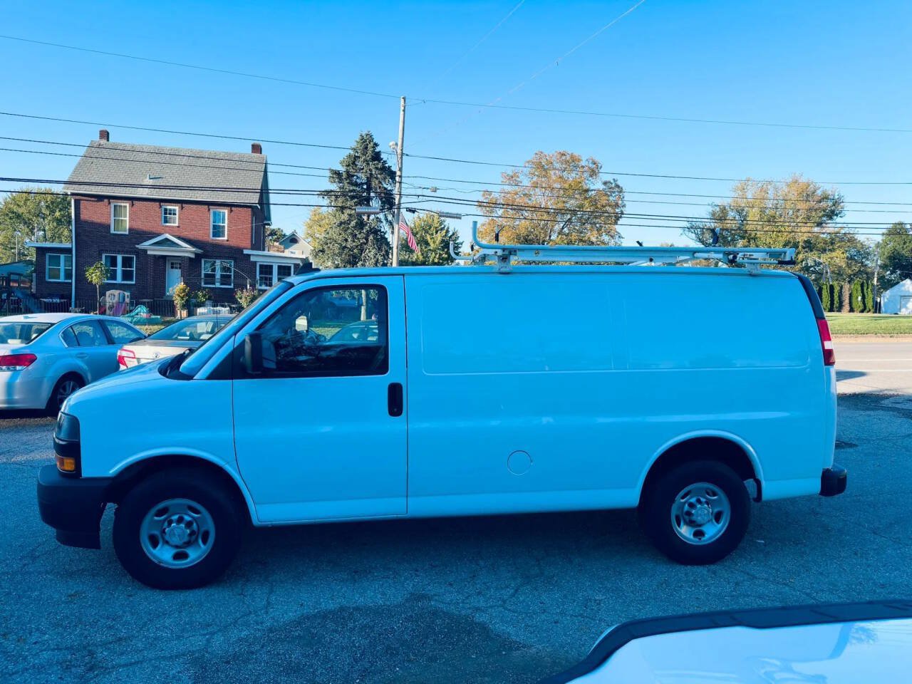 Used 2018 Chevrolet Express 2500 w/ Driver Convenience Package RWD image 5