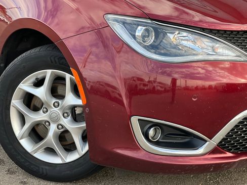 Used 2020 Chrysler Pacifica Touring-L Plus w/ Tire & Wheel Group image 31