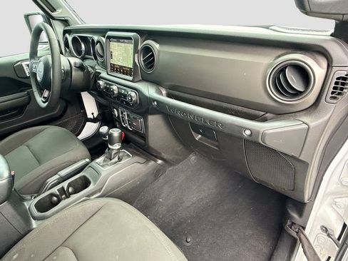 Used 2023 Jeep Wrangler Unlimited w/ Sun & Screen Package AWD/4WD image 33