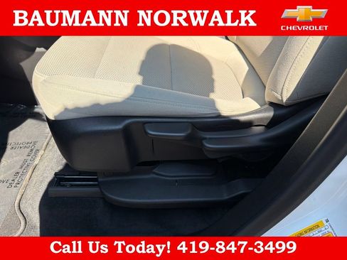 Used 2022 Chevrolet Traverse LS FWD image 18