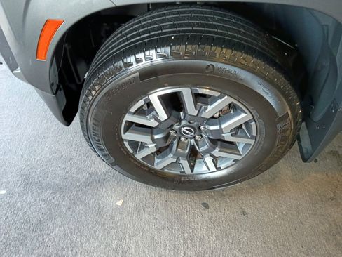 Used 2023 Nissan Frontier SV w/ SV Premium Package AWD/4WD image 27