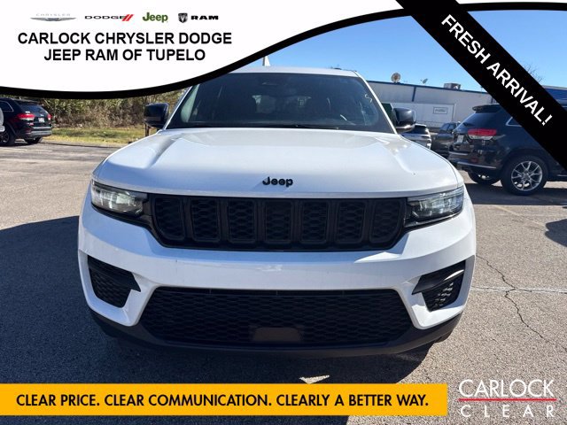 Used 2023 Jeep Grand Cherokee Altitude AWD/4WD image 3