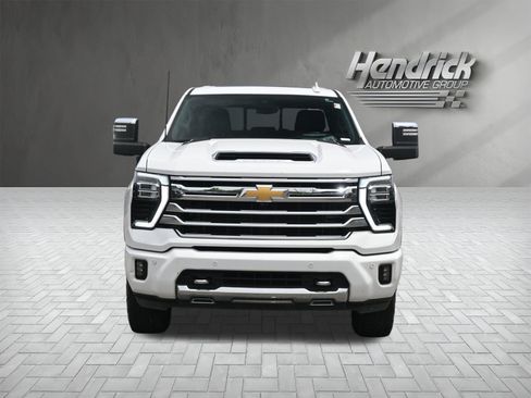 Used 2024 Chevrolet Silverado 2500 High Country w/ High Country Premium Package AWD/4WD image 3