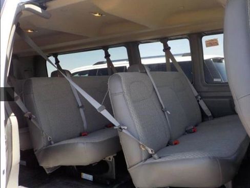 Certified 2025 Chevrolet Express 3500 LT w/ LT Preferred Equipment Group RWD image 4