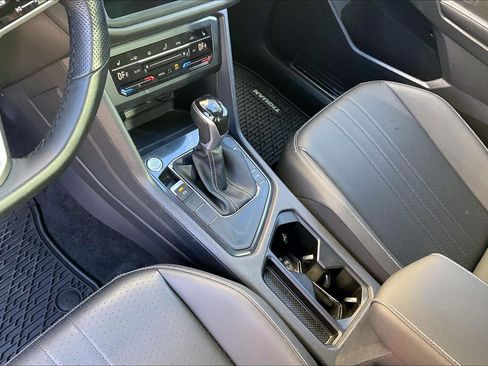 Certified 2023 Volkswagen Tiguan SE R-Line image 17