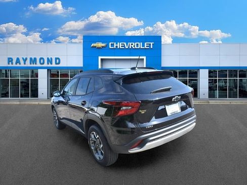 New 2026 Chevrolet Trax LT w/ LT Convenience Package FWD image 6