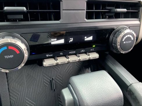 Used 2025 Toyota Tacoma SR image 31