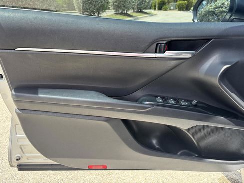 Used 2020 Toyota Camry LE image 29