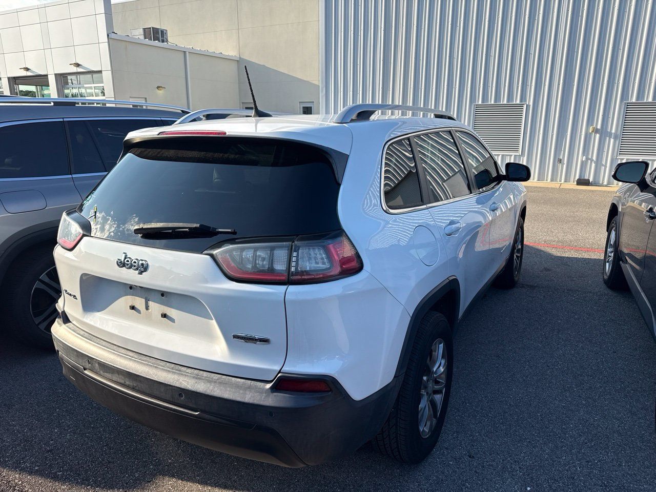 Used 2021 Jeep Cherokee Latitude Plus AWD/4WD image 5