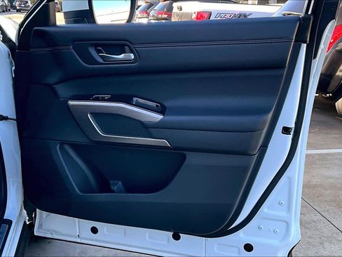 Used 2024 Nissan Pathfinder Platinum w/ Cargo Package image 20