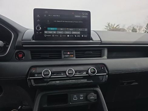 Certified 2024 Honda Pilot Touring image 18